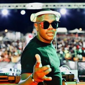 mshayi mr thela ft toolz umazelaphi – tiemp de descuento Afro Beat Za 300x300 - Mshayi &amp; Mr Thela Ft. Toolz Umazelaphi – Tiemp de Descuento
